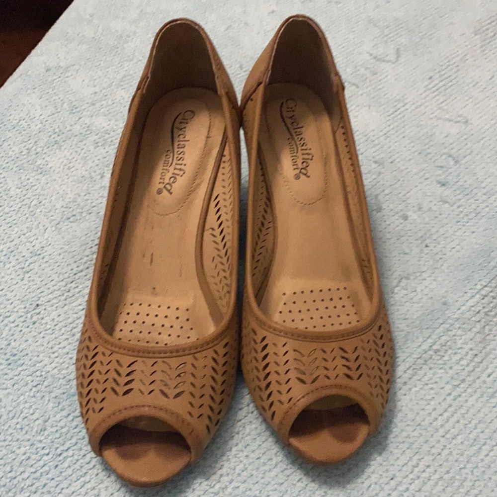 Tan wedges